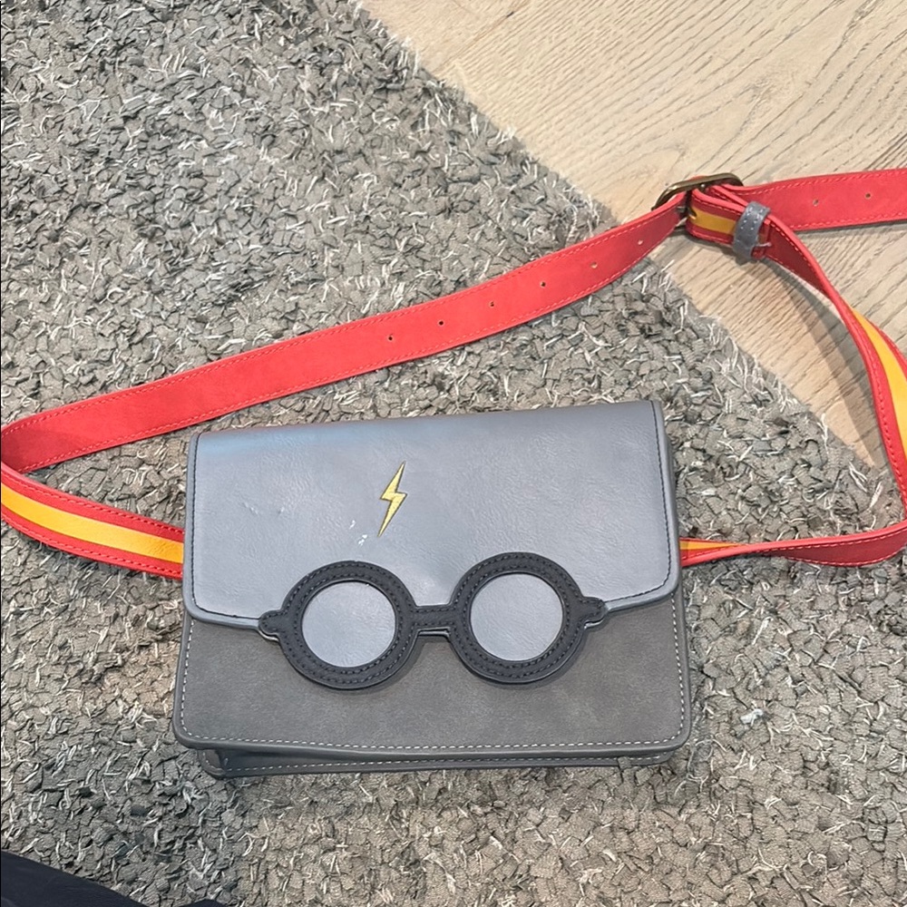 Loungefly - Harry Potter Gray Crossbody Bag with Red Strap